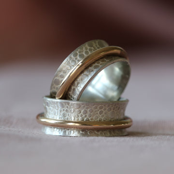 Single Gold Band Toad Texture Spinning Ring