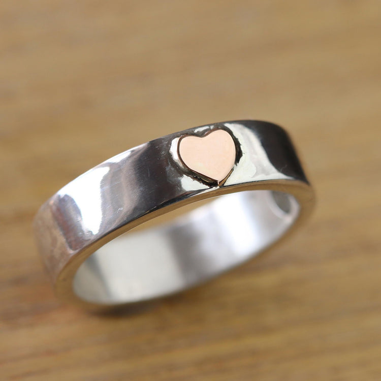 Silver Secret Chamber Ashes Ring with a gold-coloured heart