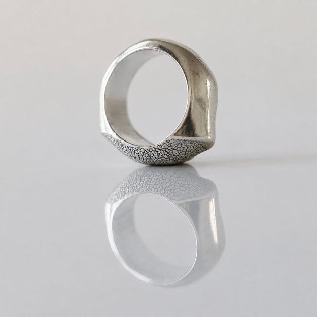 Side view of the Fuller Silver Snozza Dog Nose Impression Ring showing its wider shank.