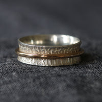 Single Gold Band Rune Texture Spinning Ring - Thumbnail 3