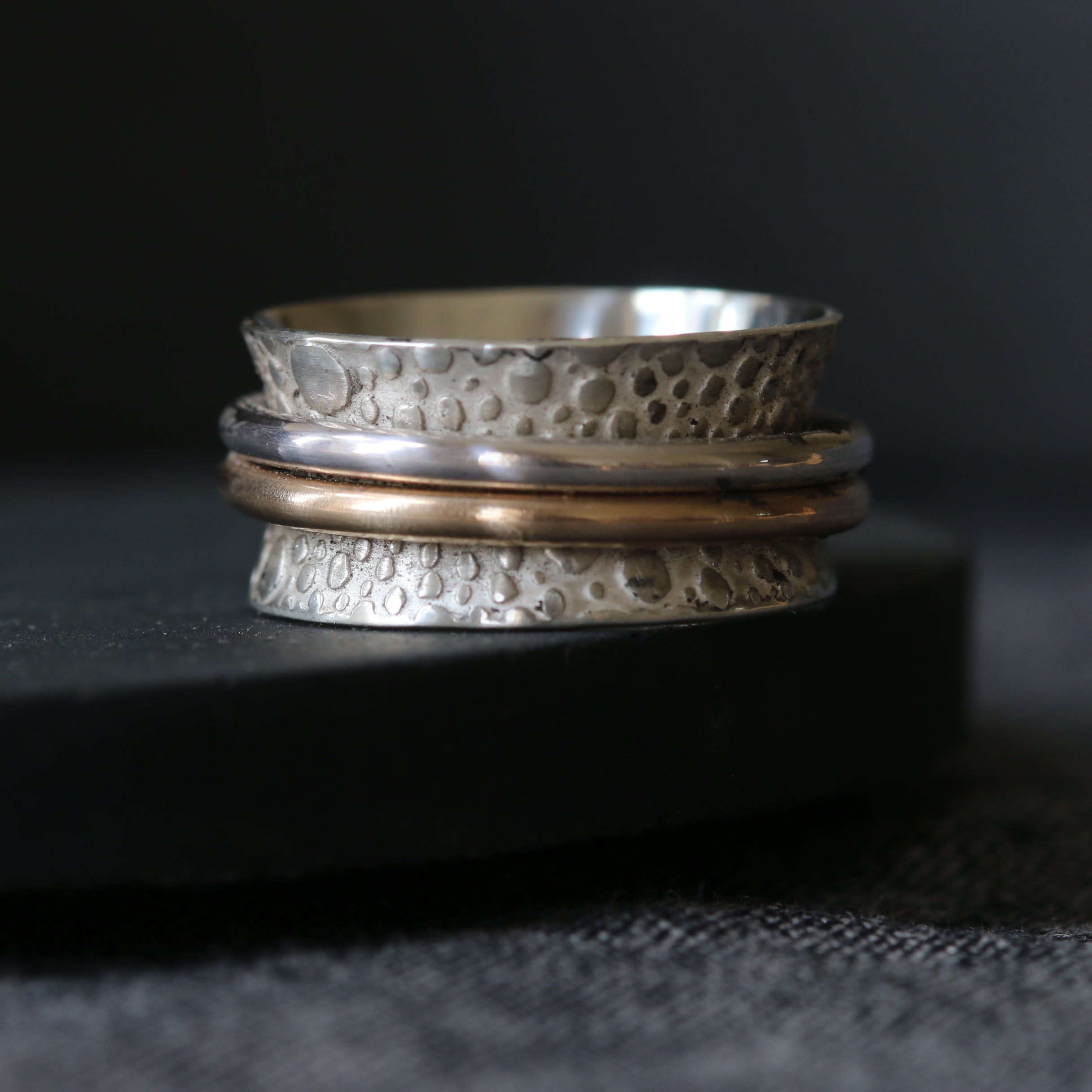Dual Band Gold and Silver Toad Texture Spinning Ring