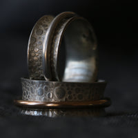 Single Silver Band Toad Texture Spinning Ring