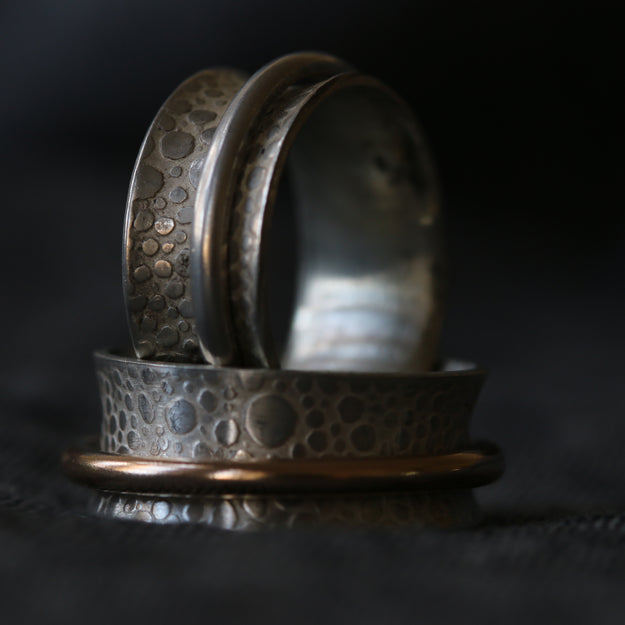 Single Silver Band Toad Texture Spinning Ring