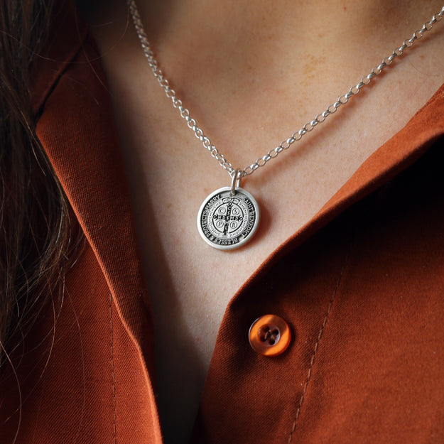Lucy Williams Medium Engravable Roman Arc Coin Pendant Necklace | 18ct |  Missoma