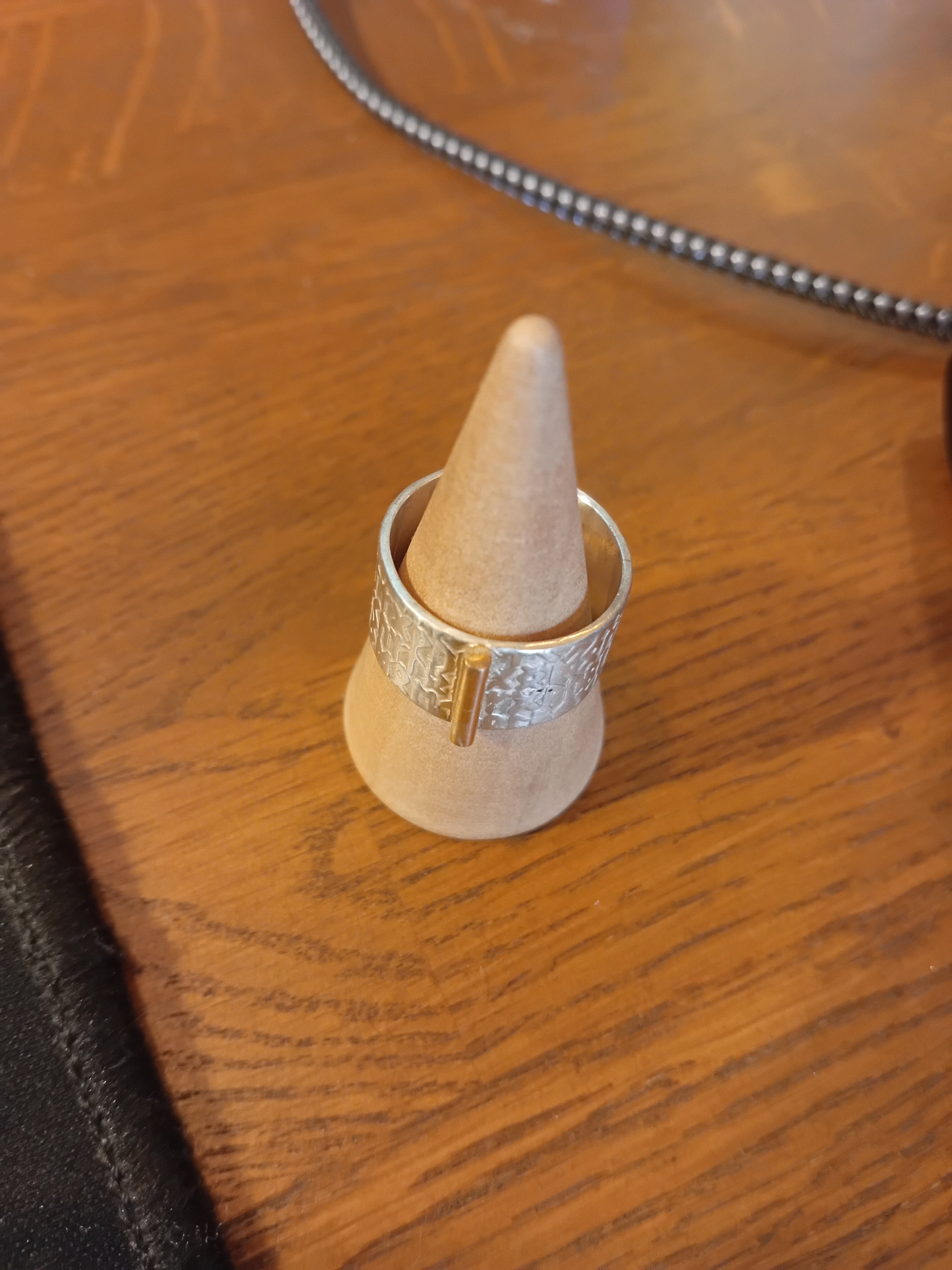 Runes w gld bar ring N