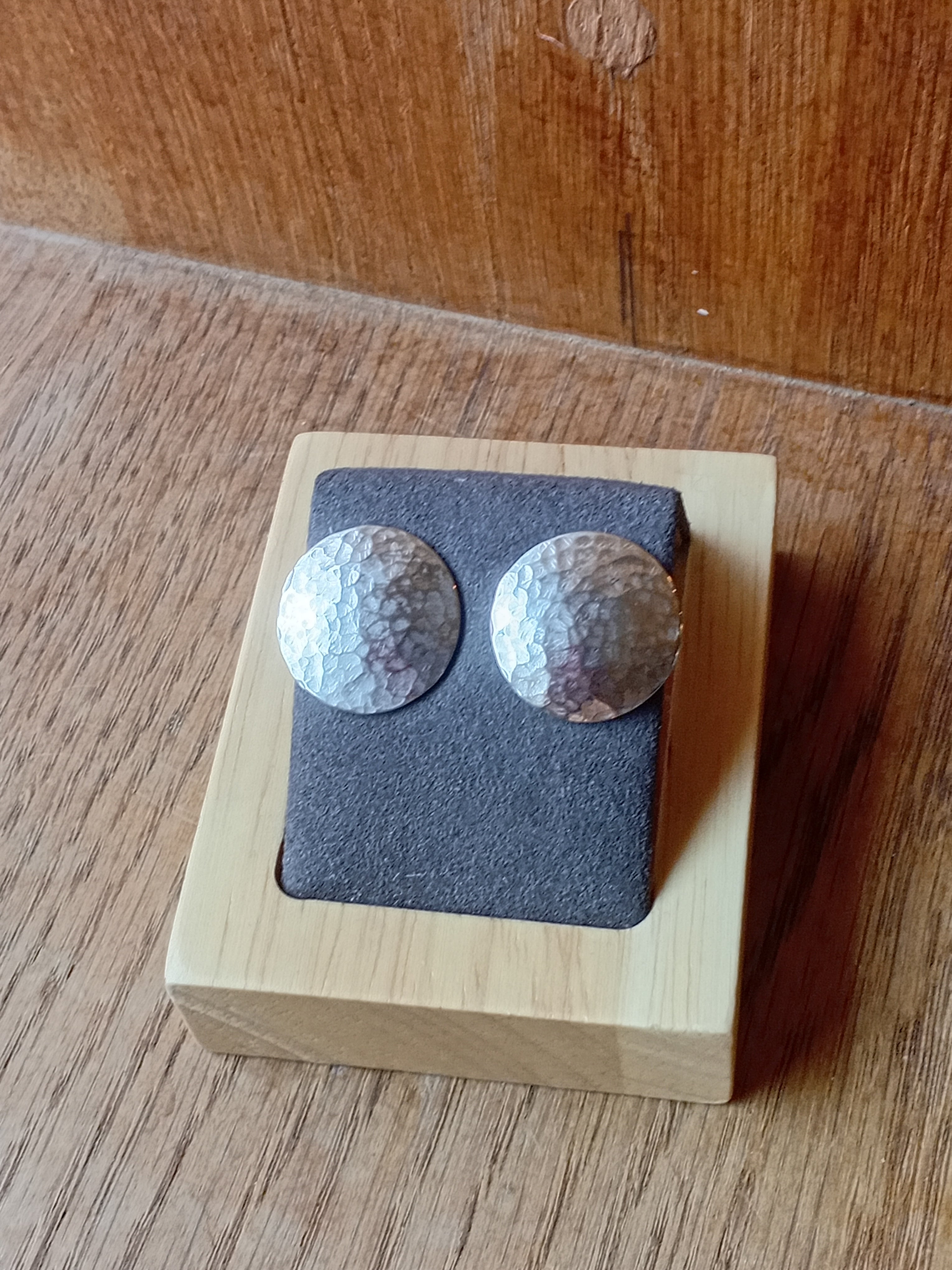 Hammered circle earring studs